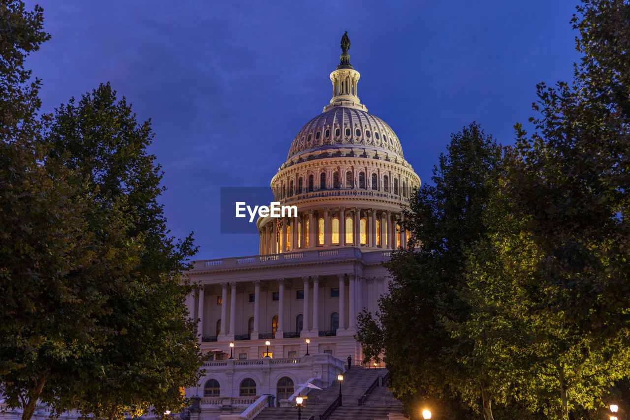 United states capitol building in washington dc at blue hour