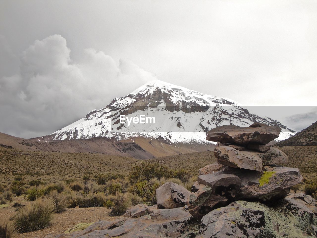 Scenic view of nevado sajama against cloudy sky