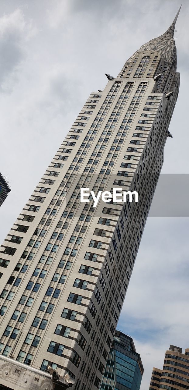 LOW ANGLE VIEW OF BUILDINGS AGAINST SKY