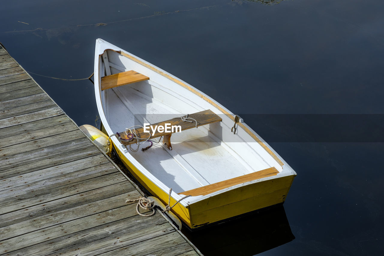 HIGH ANGLE VIEW OF BOAT SAILING ON SEA AGAINST SKY