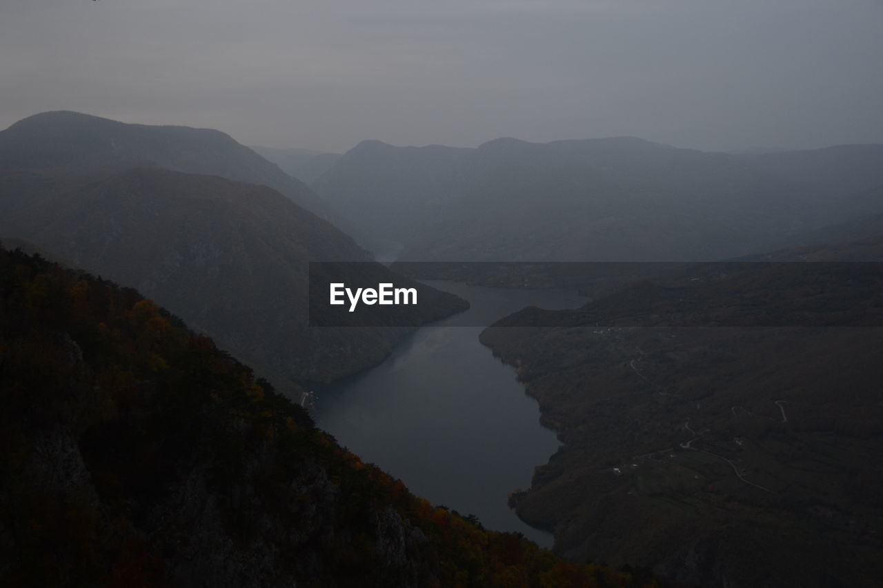 SCENIC VIEW OF MOUNTAINS AGAINST SKY DURING SUNRISE