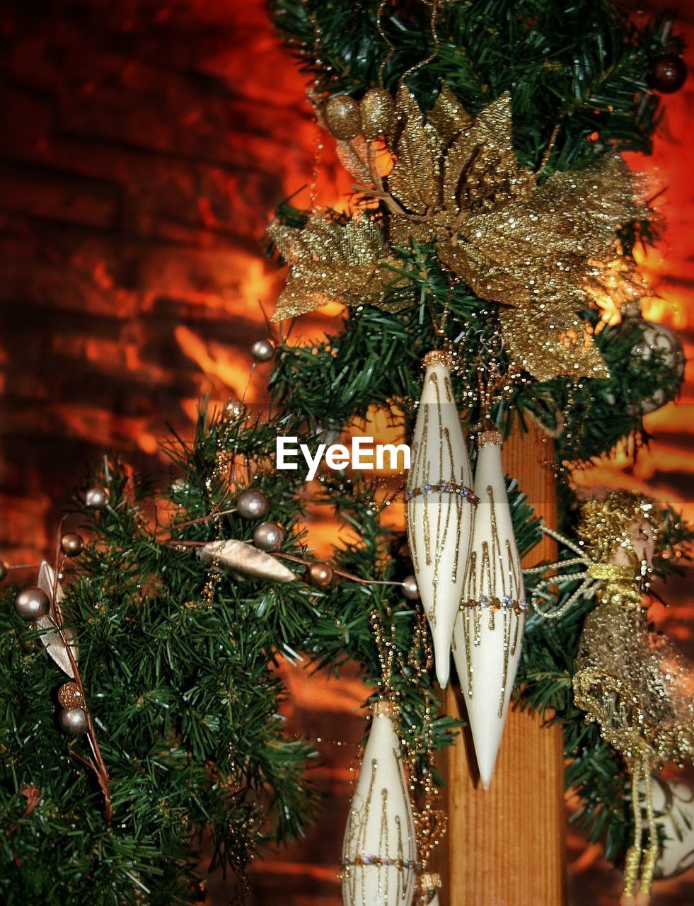 CLOSE-UP OF CHRISTMAS TREE ON LEAVES