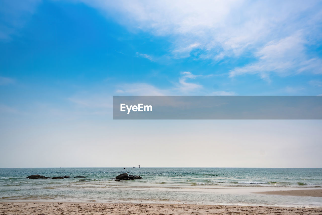IDYLLIC VIEW OF BEACH AGAINST SKY