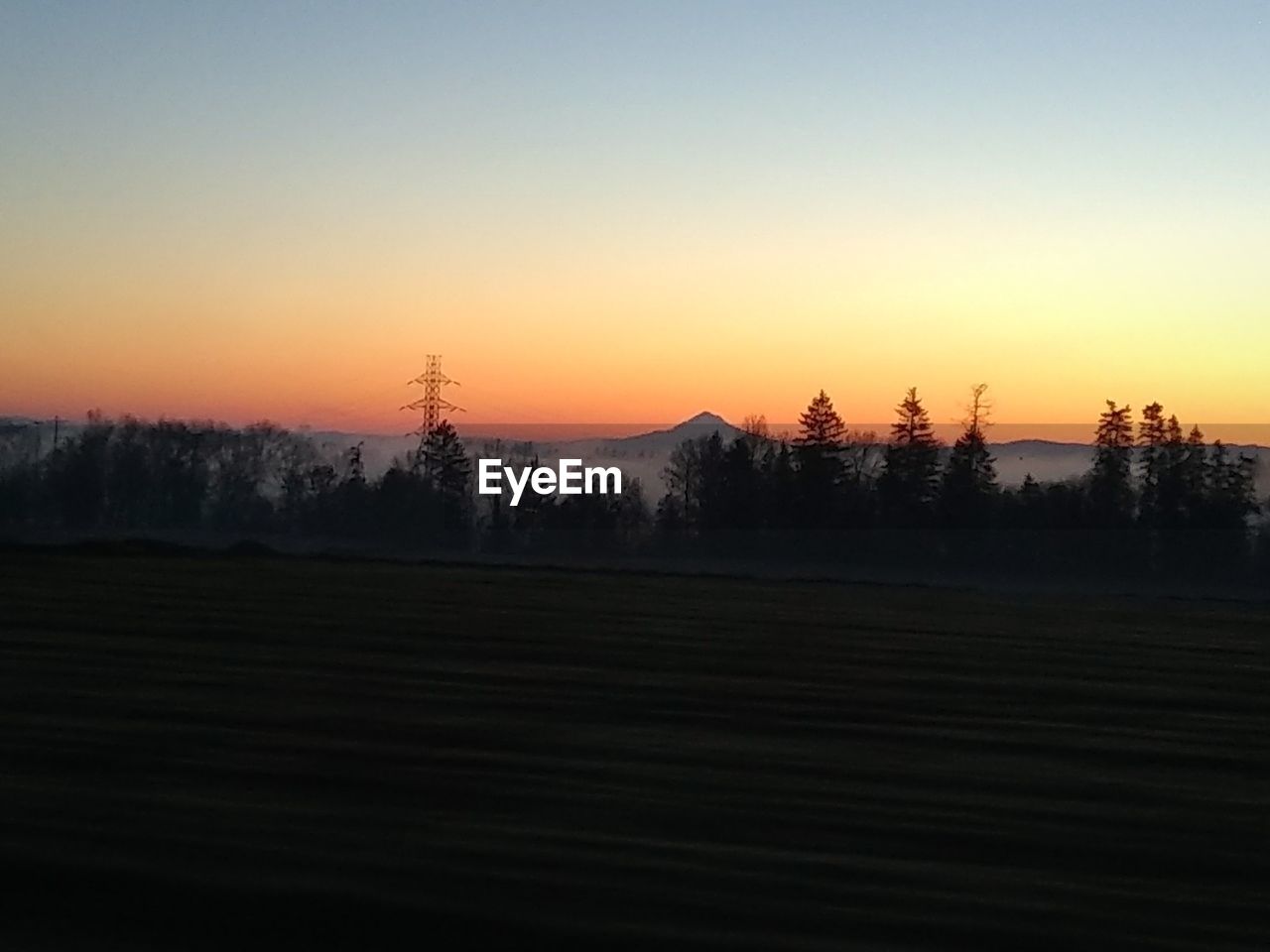 SCENIC VIEW OF FIELD AGAINST SKY DURING WINTER