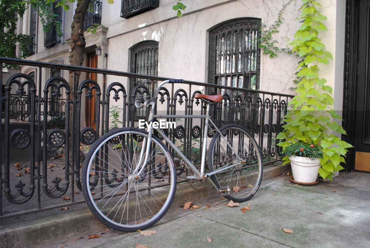 BICYCLE IN CITY