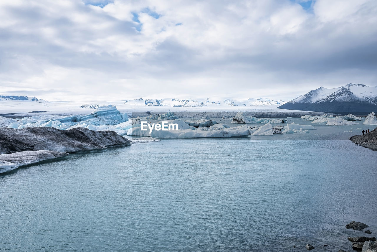 Beautiful view of icebergs floating in jokulsarlon glacier lagoon against sky