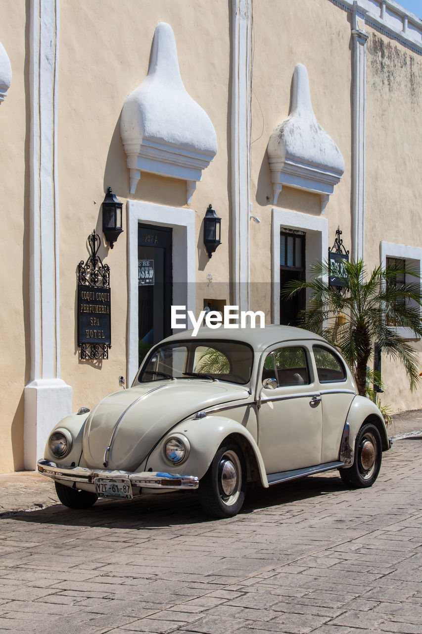 VINTAGE CAR ON STREET