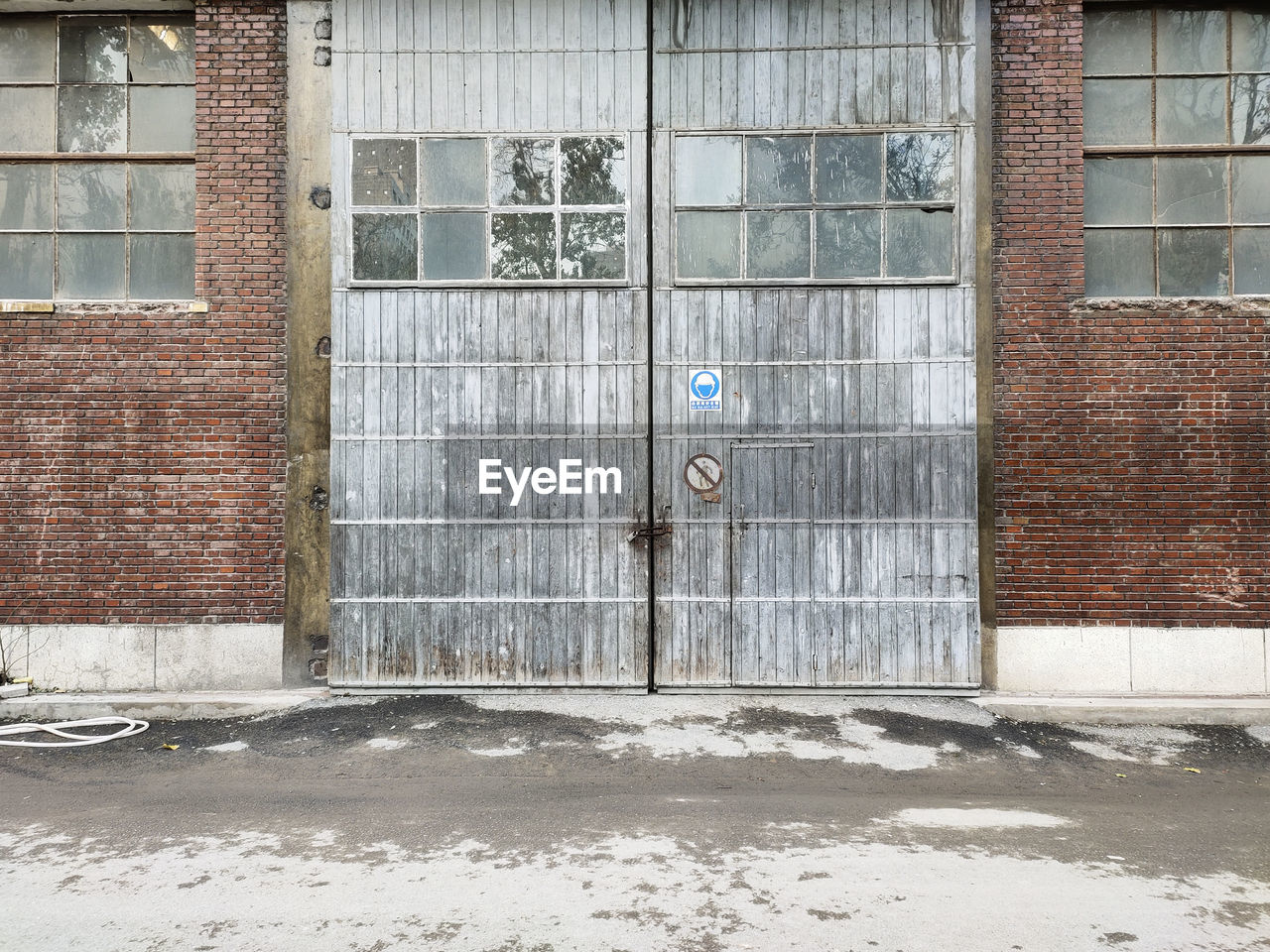 ENTRANCE OF BUILDING