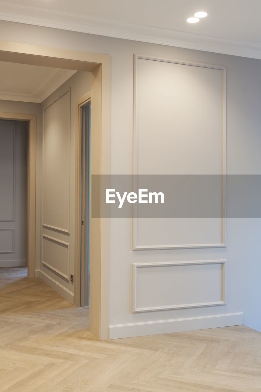 INTERIOR OF HOUSE WITH CLOSED DOOR