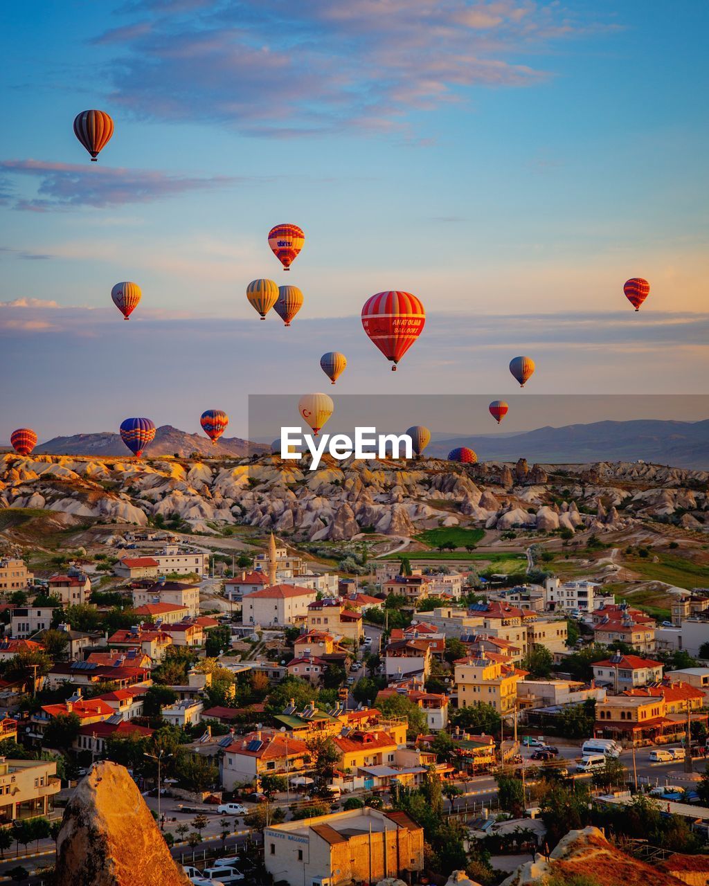 HOT AIR BALLOONS FLYING IN SKY