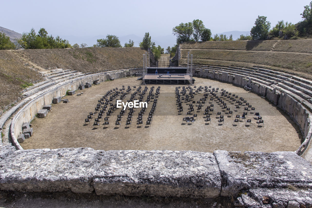 amphitheatre, architecture, history, the past, ancient, ancient history, nature, built structure, no people, travel destinations, day, travel, outdoors, amphitheater, high angle view, tourism, sky, plant, old ruin