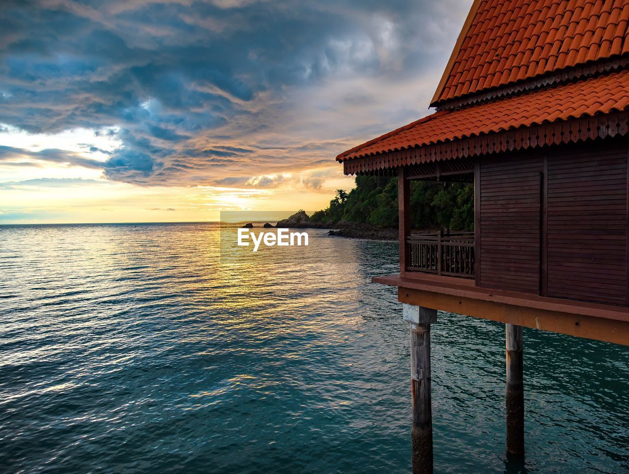 SCENIC VIEW OF SEA DURING SUNSET