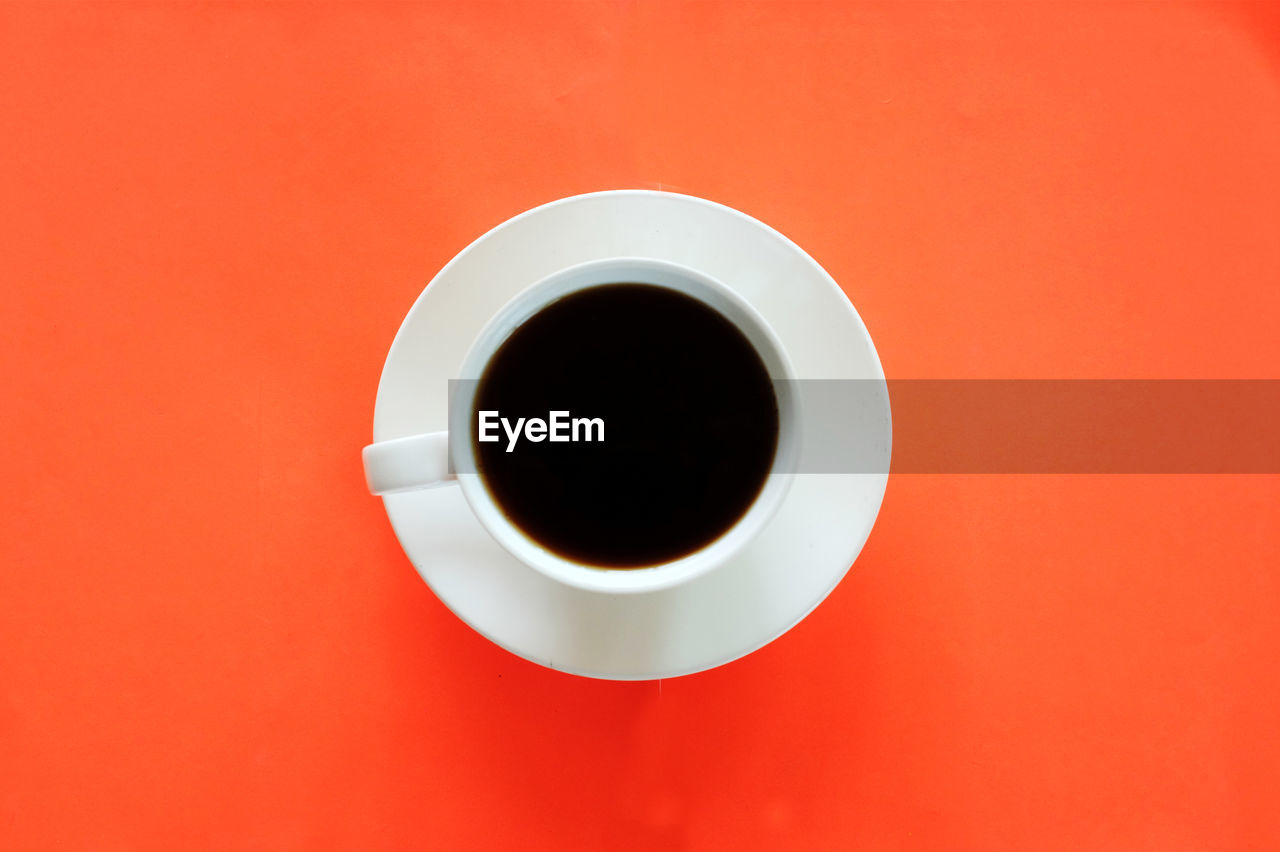 DIRECTLY ABOVE SHOT OF BLACK COFFEE CUP