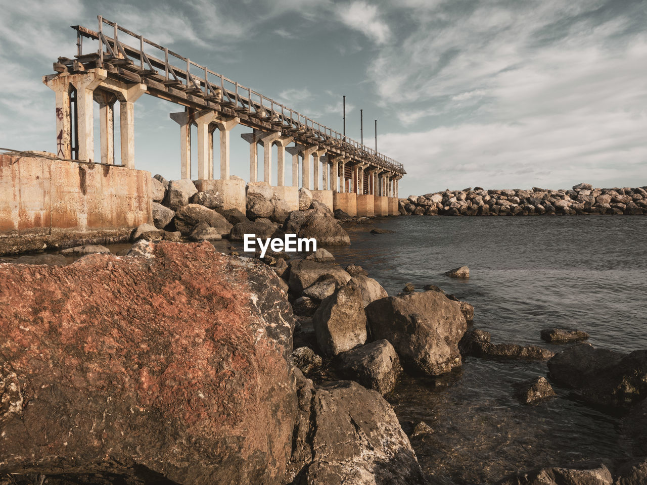 BRIDGE OVER SEA AGAINST SKY