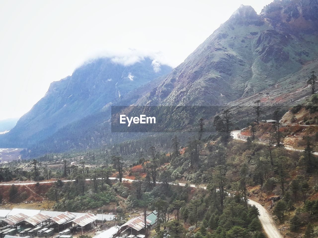 AERIAL VIEW OF MOUNTAINS AGAINST SKY