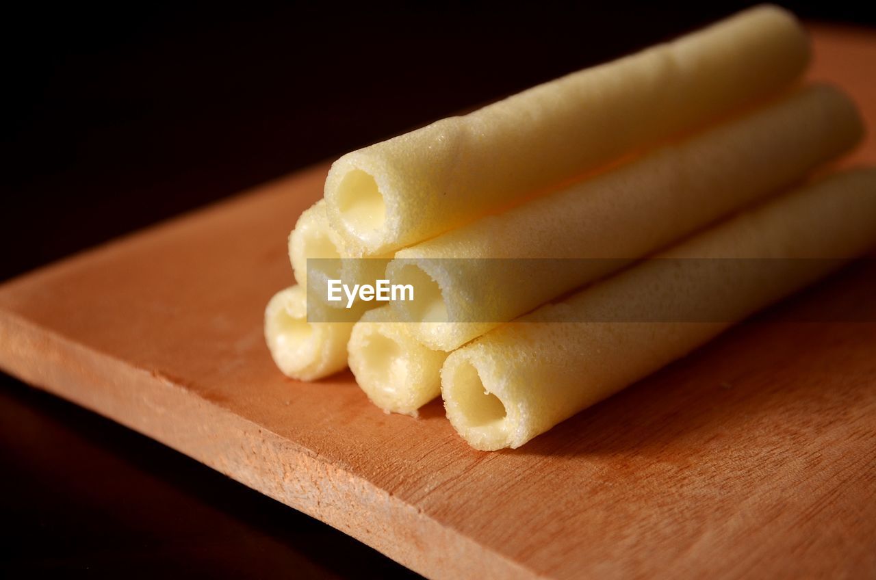 CLOSE-UP OF ICE CREAM ON CUTTING BOARD