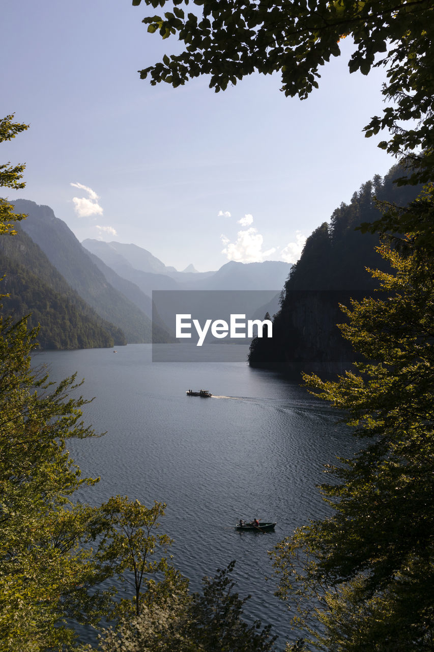 Lake königssee in berchtesgaden national park, bavaria, germany in autumn