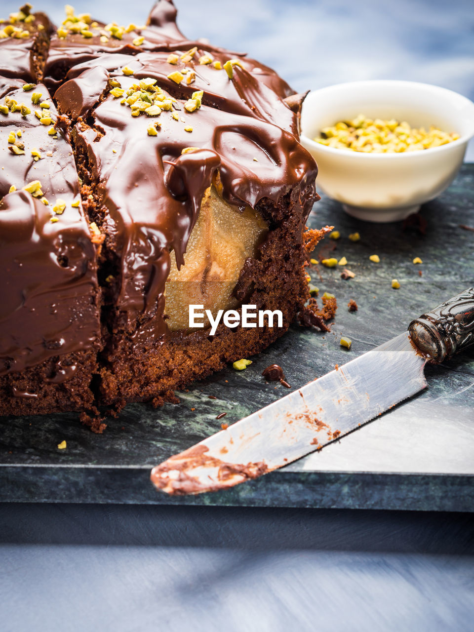 CLOSE-UP OF CAKE IN PLATE