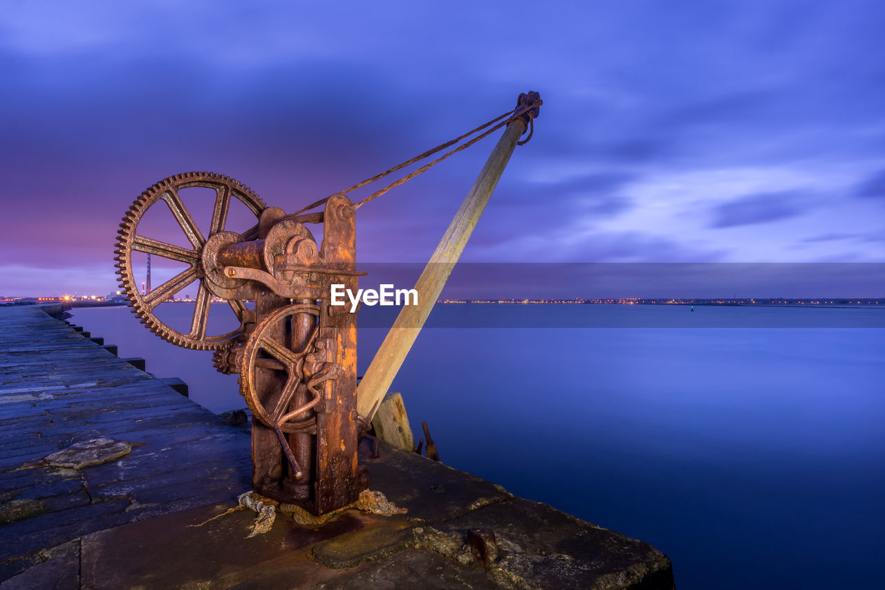 FERRIS WHEEL AGAINST SEA