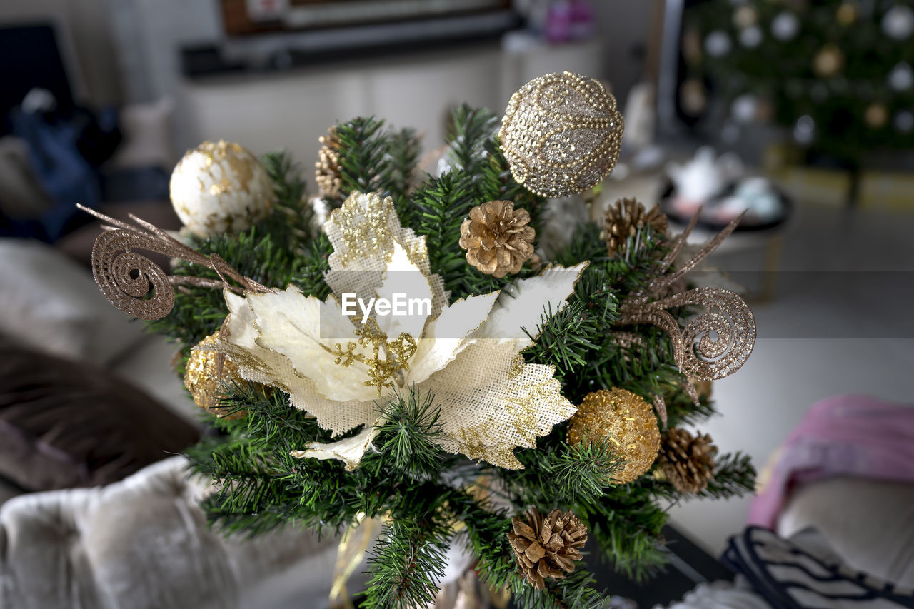 CLOSE-UP OF WHITE CHRISTMAS TREE WITH FLOWERS