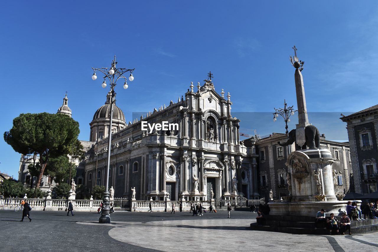 VIEW OF BUILDINGS IN CITY