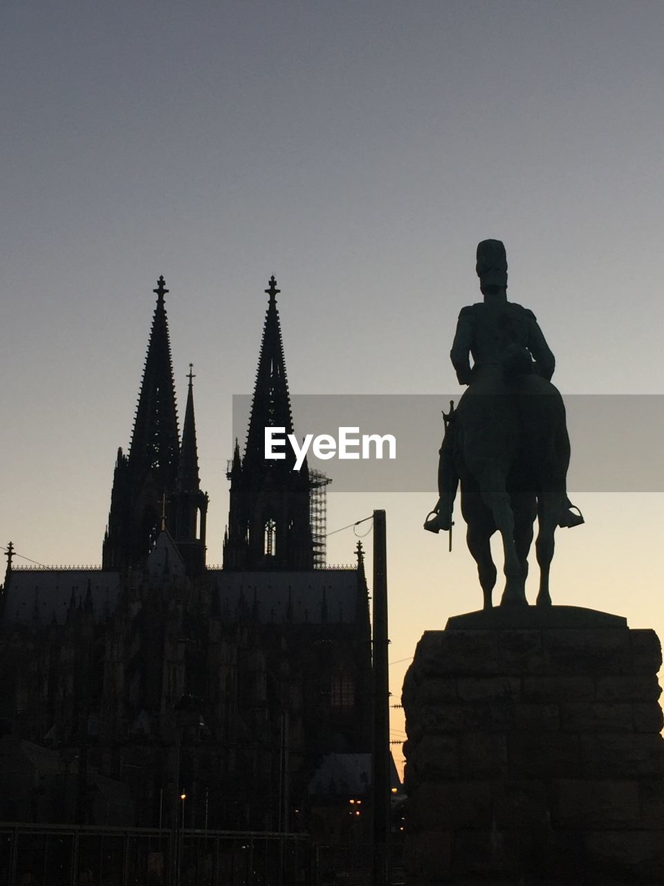 SILHOUETTE OF STATUE IN CITY