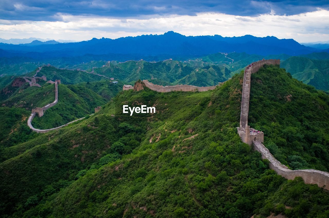 HIGH ANGLE VIEW OF MOUNTAIN ROAD