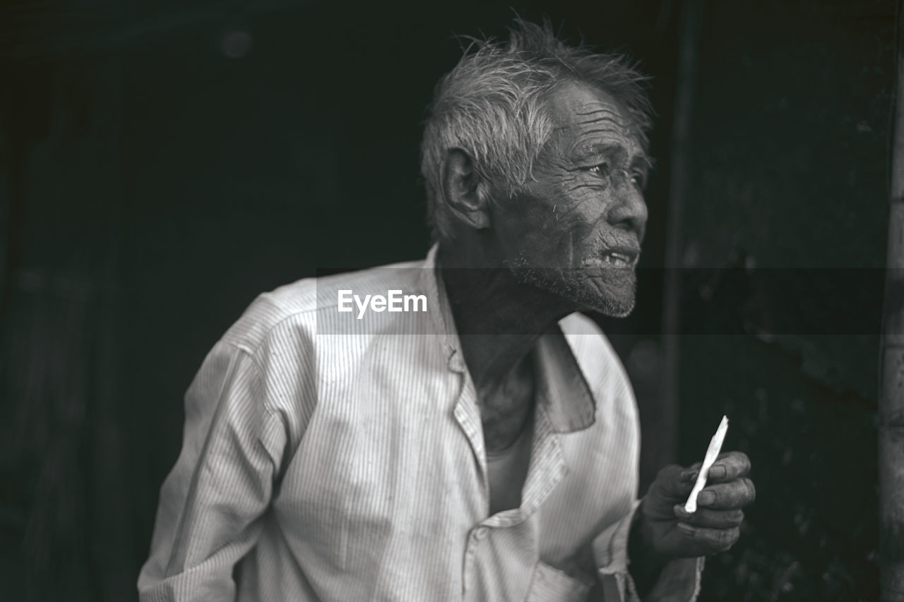 MIDSECTION OF MAN WEARING MASK