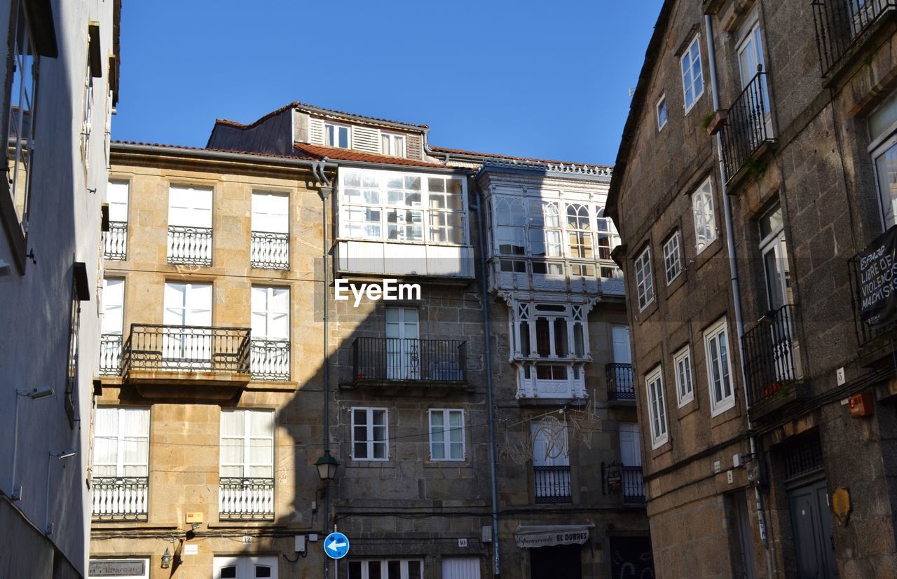 LOW ANGLE VIEW OF BUILDINGS AGAINST CLEAR SKY