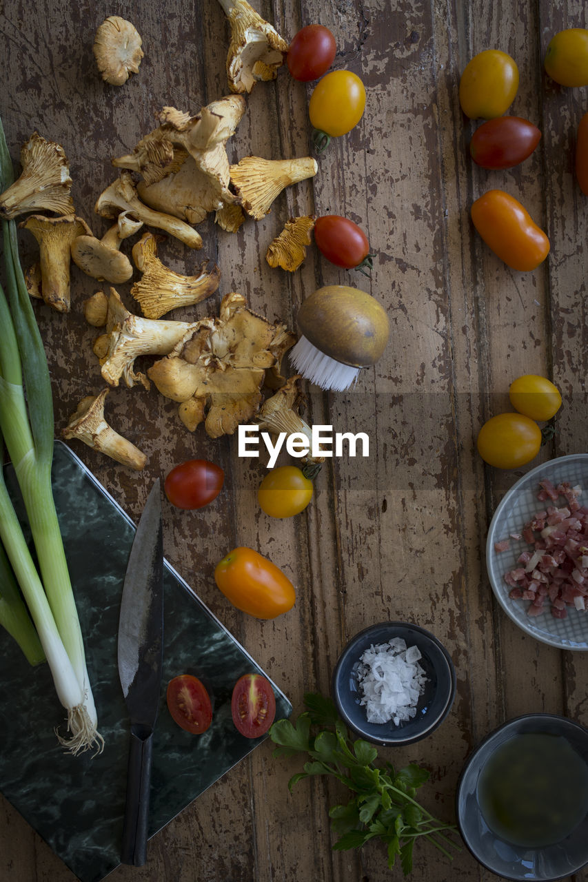 HIGH ANGLE VIEW OF FRUITS AND TABLE