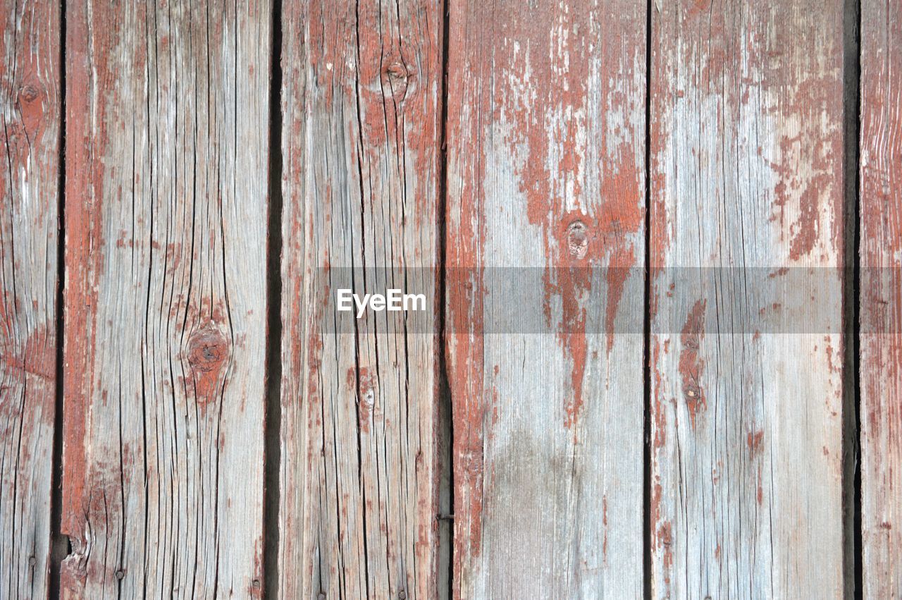 FULL FRAME SHOT OF OLD WOODEN WALL