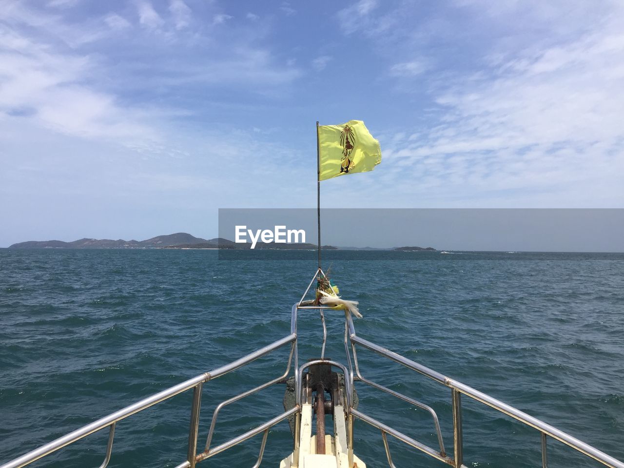 INFORMATION SIGN ON RAILING AGAINST SEA