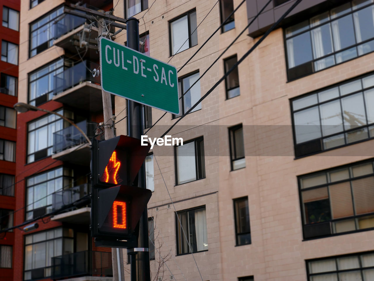 Pedestrian traffic light, entering a cul-de-sac