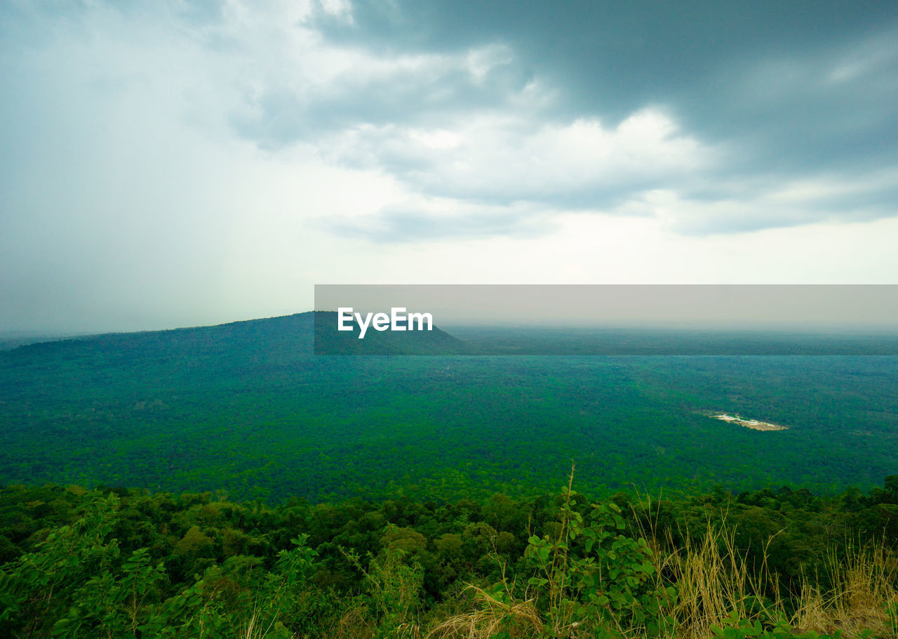 IDYLLIC SHOT OF LANDSCAPE AGAINST SKY