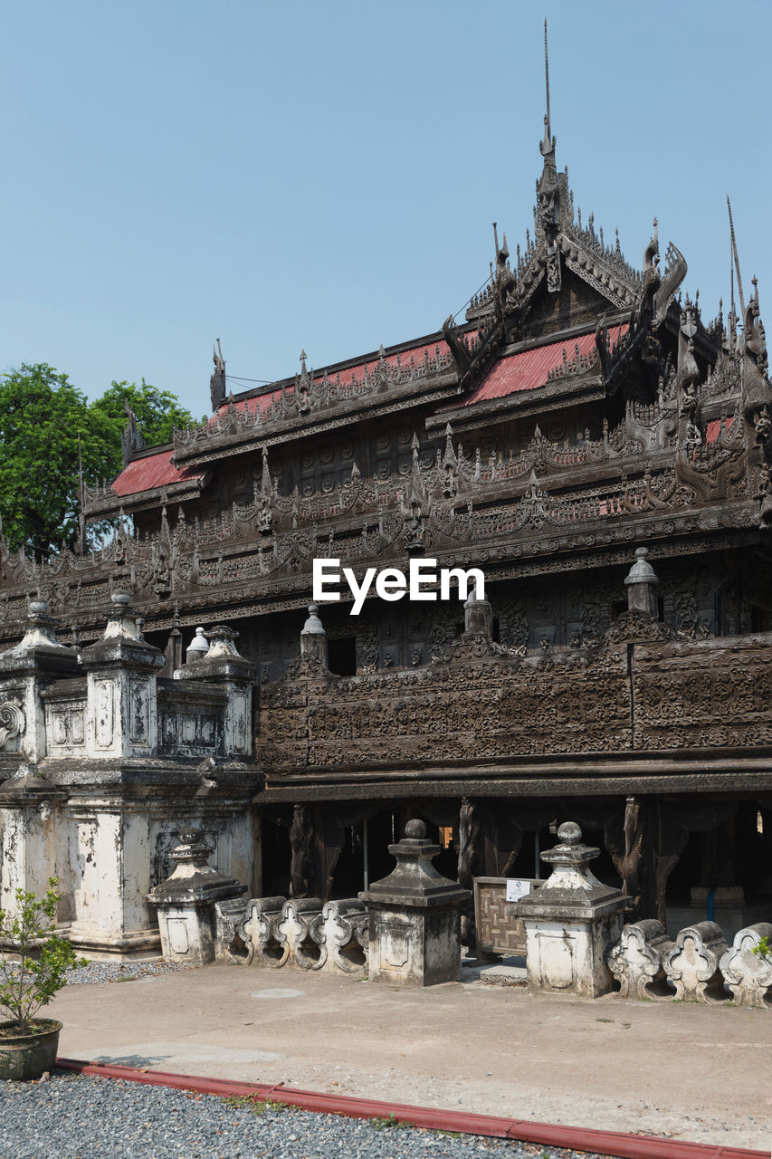 LOW ANGLE VIEW OF A TEMPLE