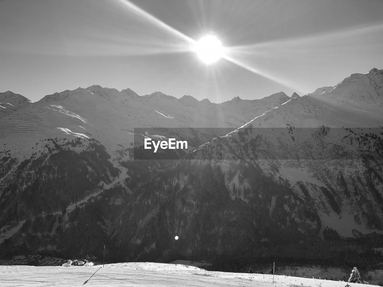 PANORAMIC VIEW OF SNOWCAPPED MOUNTAINS AGAINST SKY