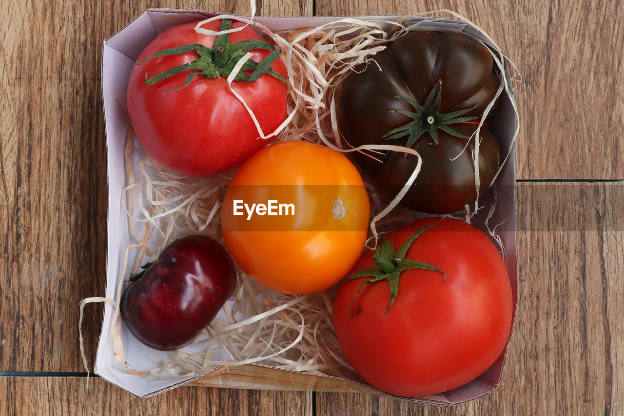 food, food and drink, tomato, healthy eating, freshness, vegetable, wellbeing, wood, fruit, plant, red, indoors, produce, no people, plum tomato, still life, cherry tomato, studio shot, table, high angle view, directly above, raw food, container, close-up, group of objects