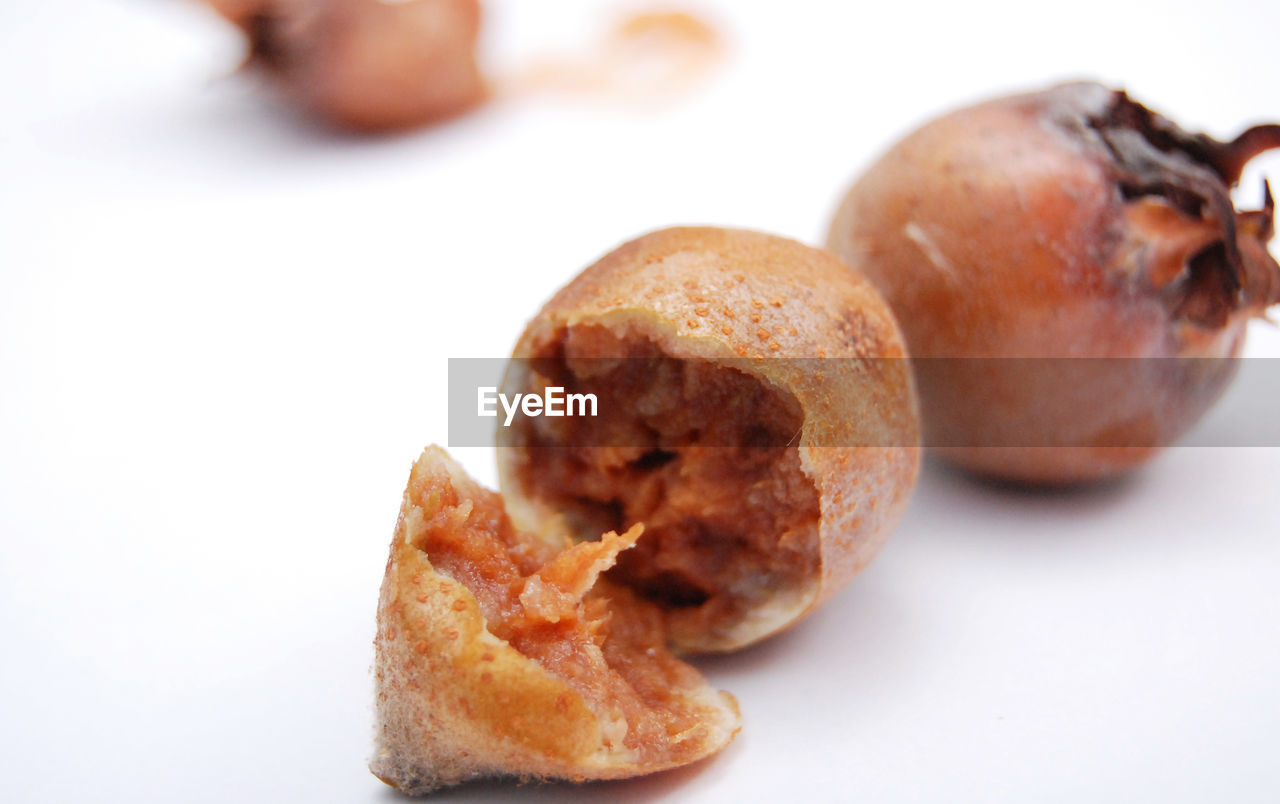 CLOSE-UP OF BREAD WITH MEAT