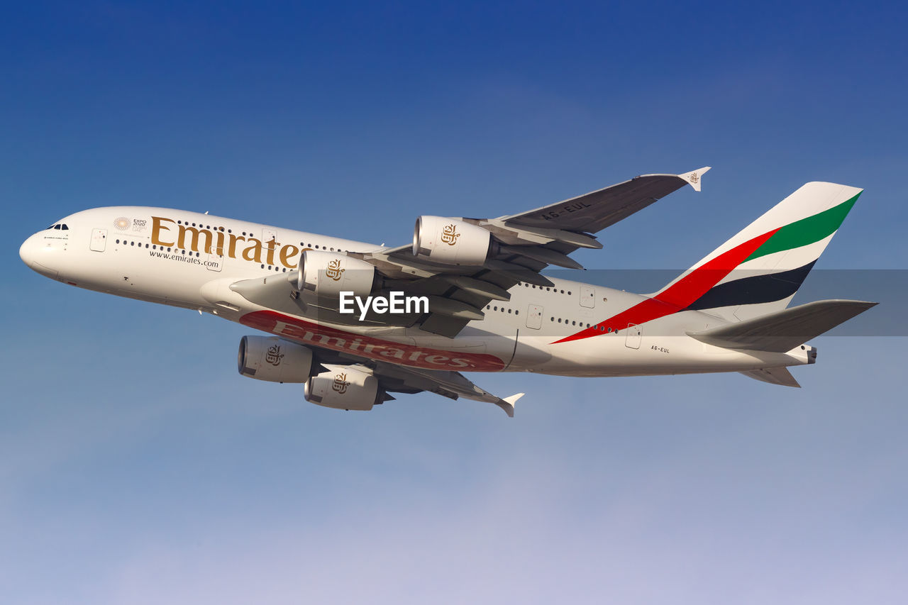 LOW ANGLE VIEW OF AIRPLANE AGAINST CLEAR SKY