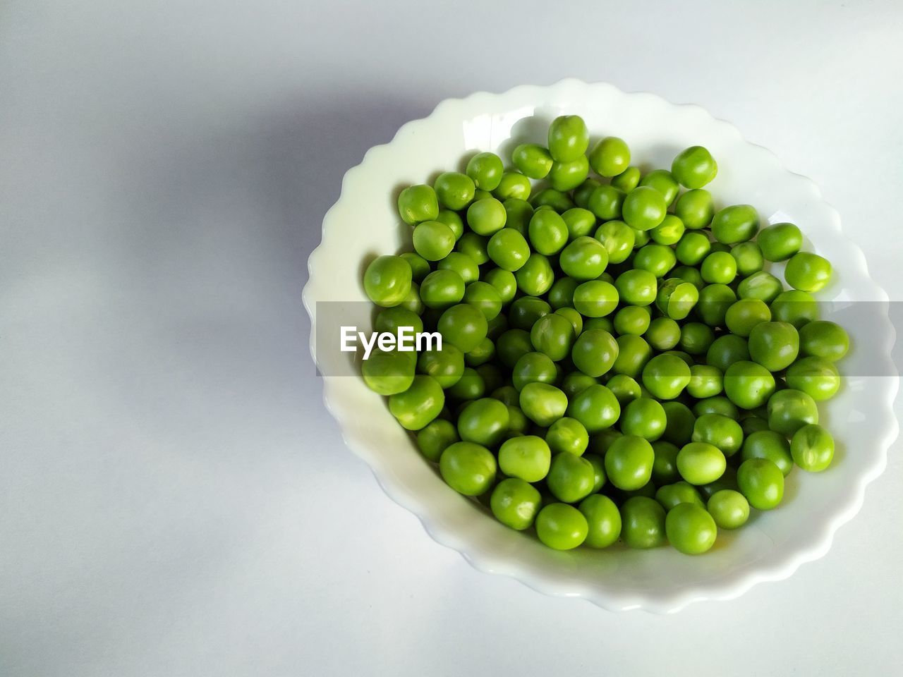 HIGH ANGLE VIEW OF VEGETABLES IN BOWL