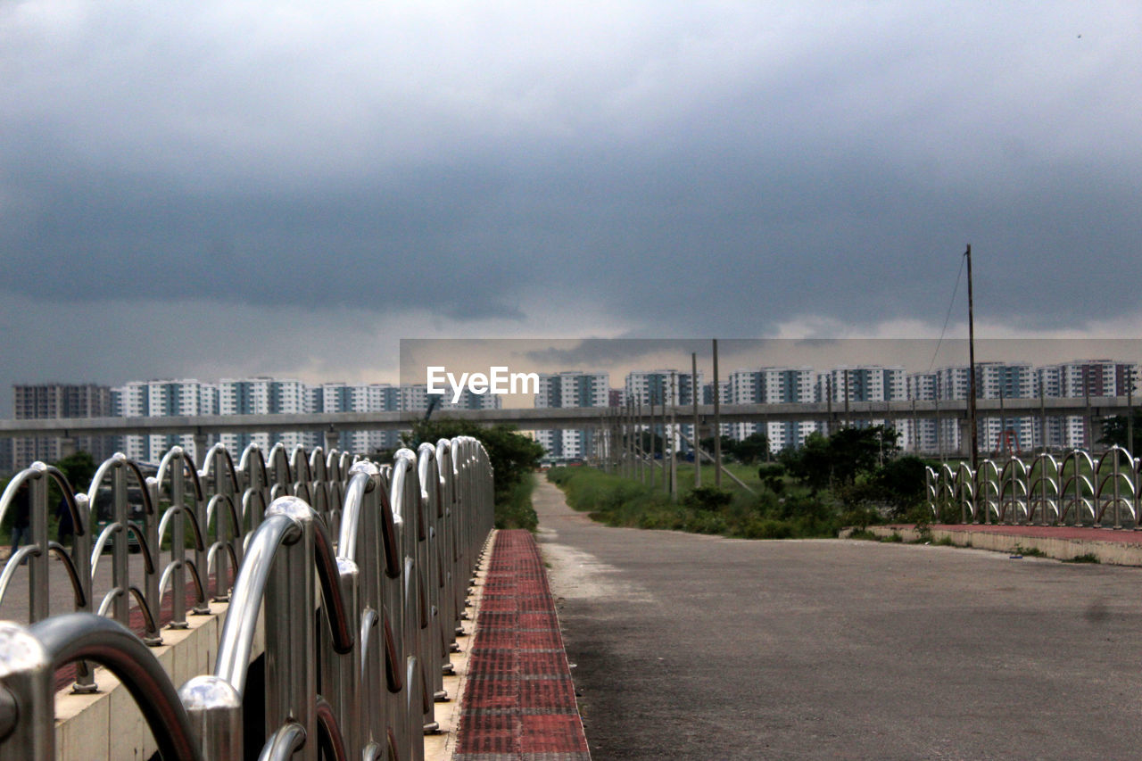 VIEW OF MODERN BUILDING AGAINST CLOUDY SKY