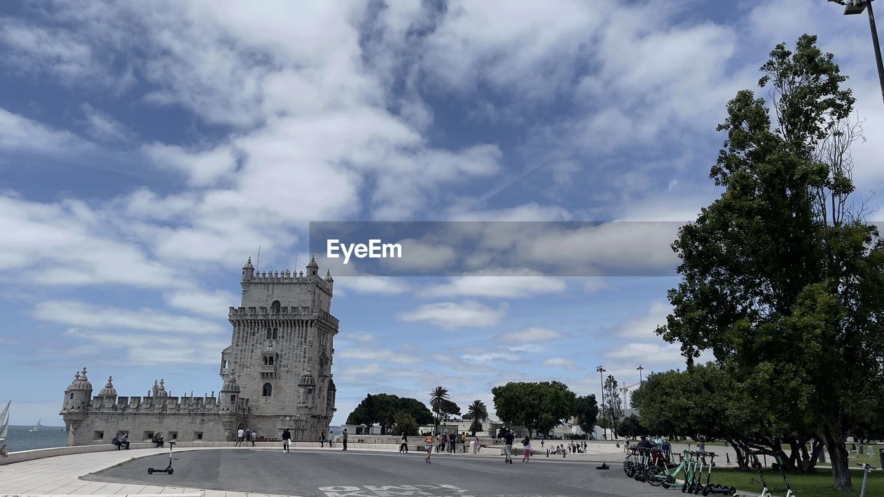 VIEW OF HISTORICAL BUILDING AGAINST SKY