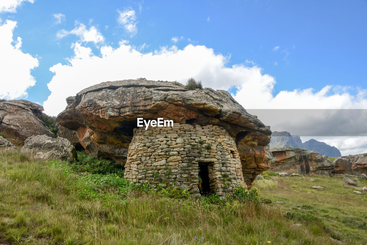 OLD RUINS ON LANDSCAPE AGAINST SKY