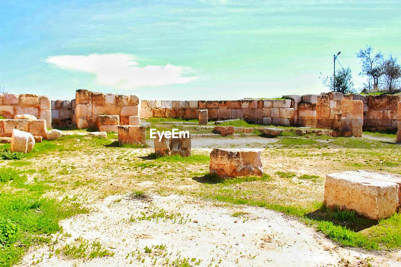 VIEW OF OLD RUINS AGAINST SKY