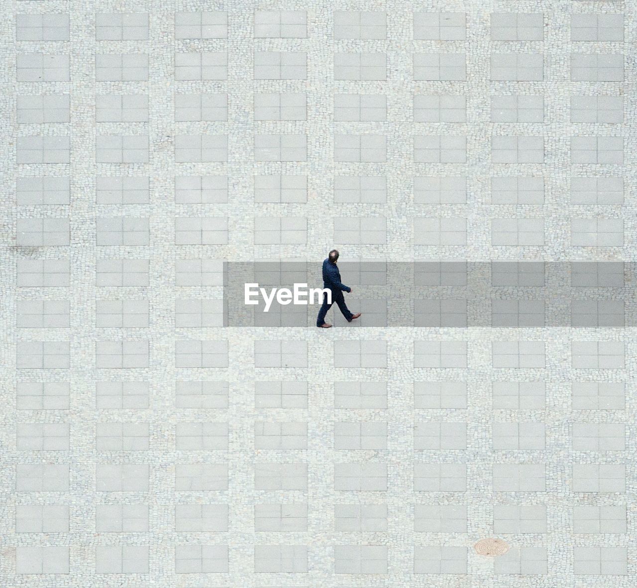 HIGH ANGLE VIEW OF WOMAN IN FRONT OF WALL