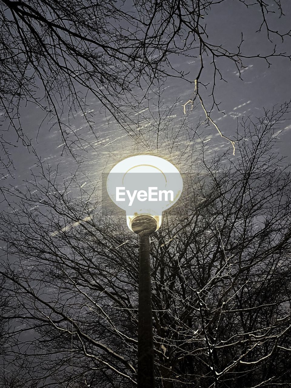 LOW ANGLE VIEW OF ILLUMINATED STREET LIGHT AT NIGHT