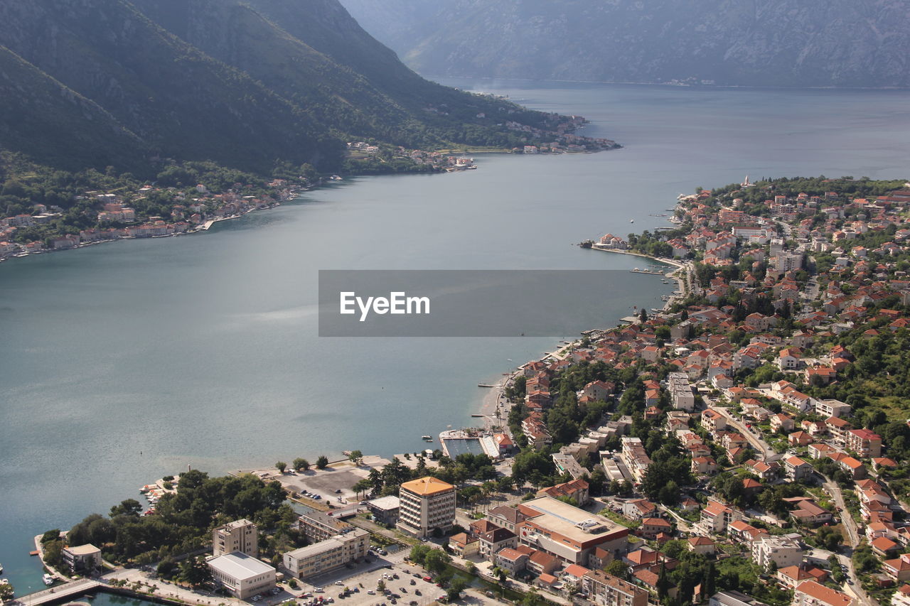 HIGH ANGLE VIEW OF TOWNSCAPE AND SEA