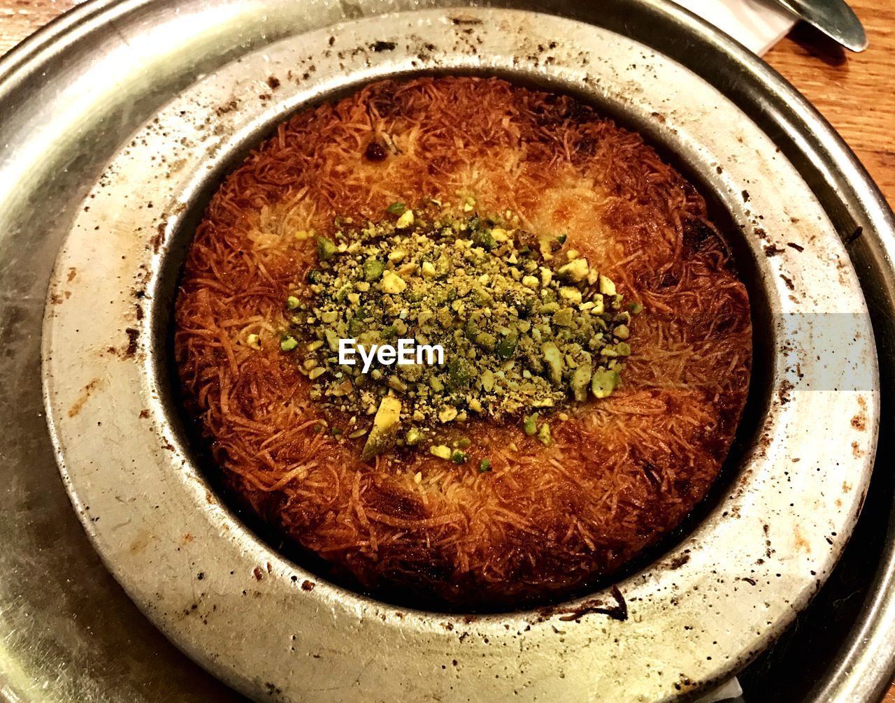 HIGH ANGLE VIEW OF NOODLES IN BOWL