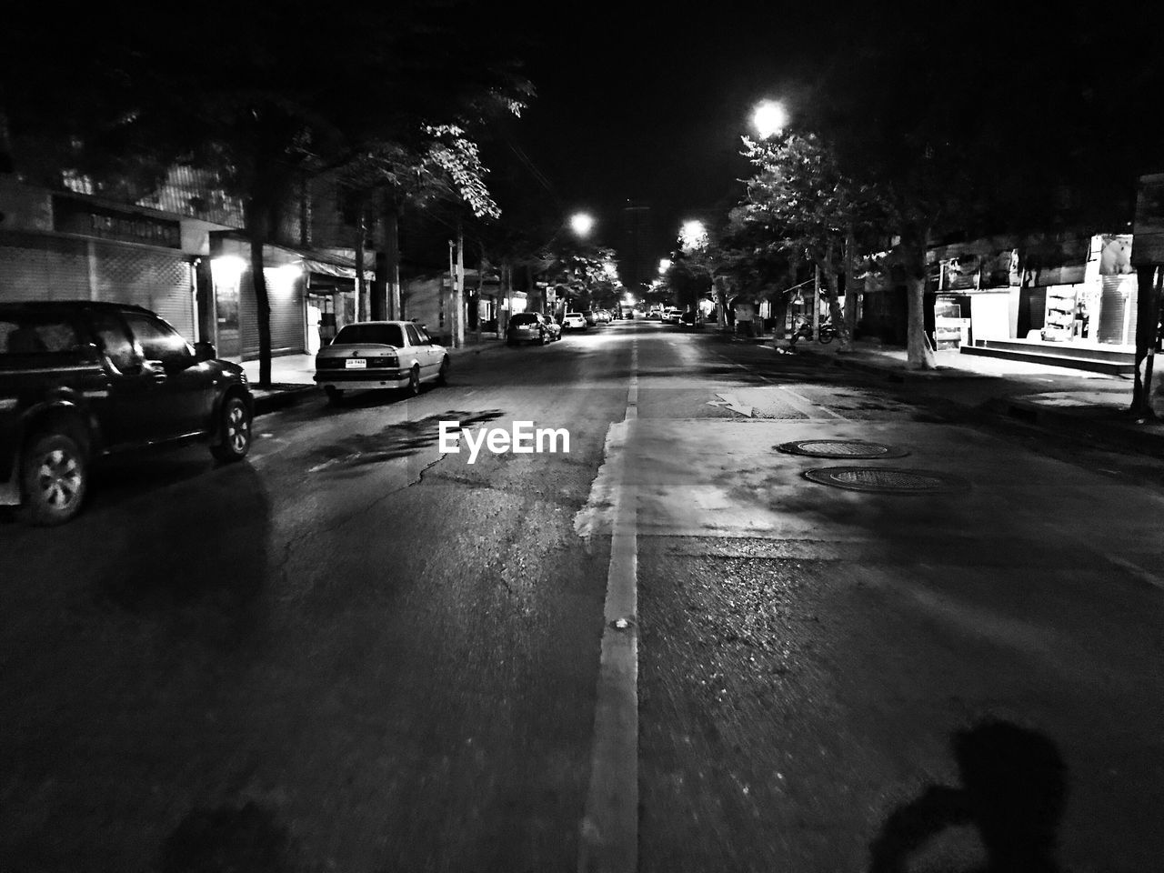 ROAD IN CITY AT NIGHT