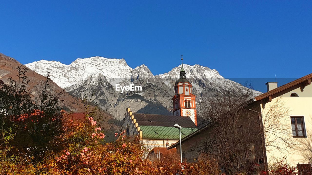 LOW ANGLE VIEW OF BUILDINGS AGAINST CLEAR SKY